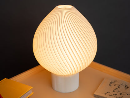 Knottes bordslampa Tulpan, mjukt mysigt sken