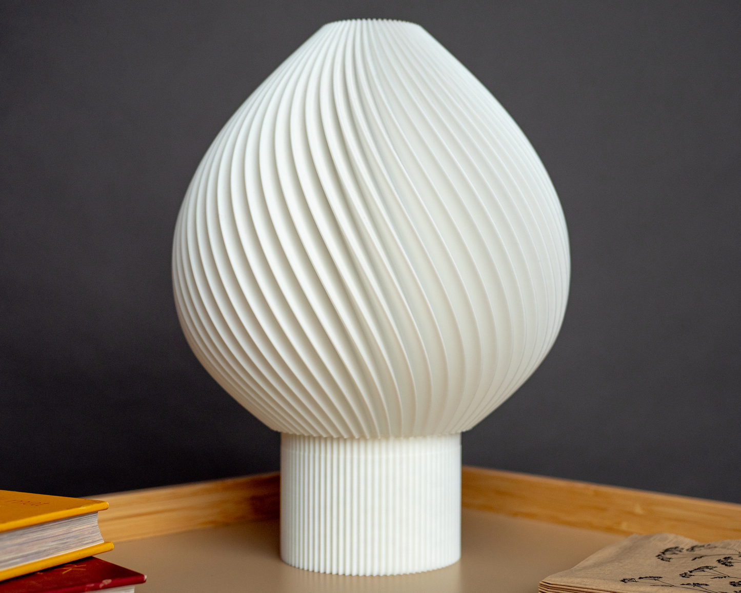 Bordslampa i vitt